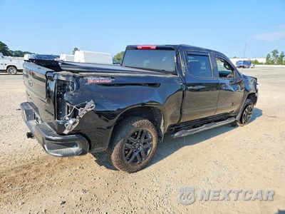 Trzecie zdjęcie samochodu z tyłu: 2026 CHEVROLET SILVERADO K1500 TRAIL BOSS CUSTOM VIN:3GCUKCED1TG255250 - miniatura