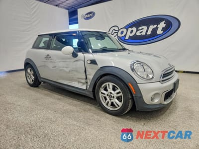Czwarte zdjęcie samochodu z boku: 2011 MINI COOPER VIN:WMWSU3C56BT253196 - miniatura