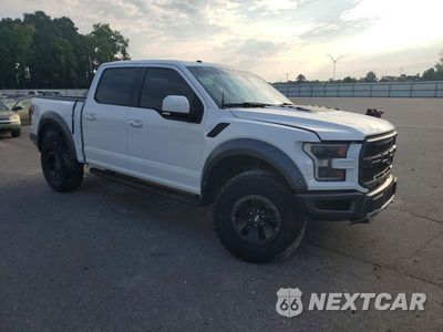 Czwarte zdjęcie samochodu z boku: 2018 FORD F150 RAPTOR VIN:1FTFW1RG0JFB95207 - miniatura