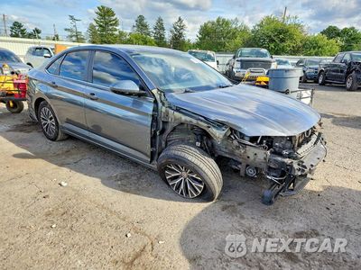 Czwarte zdjęcie samochodu z boku: 2019 VOLKSWAGEN JETTA S VIN:3VWCB7BU0KM176799 - miniatura