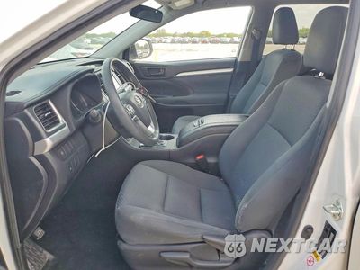 Zdjęcie 7 z 13 samochodu: 2019 TOYOTA HIGHLANDER LE VIN:5TDZARFH2KS051988 - miniatura