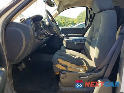 Zdjęcie 7 z 12 samochodu: 2008 CHEVROLET SILVERADO K2500 HEAVY DUTY VIN:1GCHK29K18E175112 - miniatura