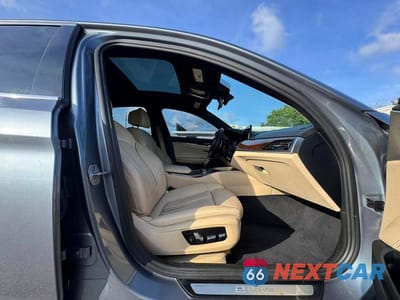 Piąte zdjęcie samochodu w środku: 2018 BMW 530XE VIN:WBAJB1C50JB083749 - miniatura