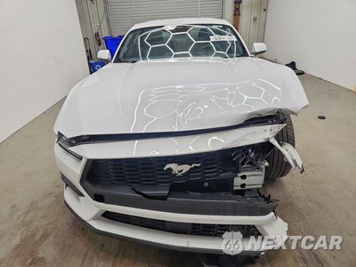 Piąte zdjęcie samochodu w środku: 2026 FORD MUSTANG VIN:1FA6P8TH2T5111944 - miniatura