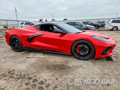 Czwarte zdjęcie samochodu z boku: 2021 CHEVROLET CORVETTE STINGRAY 3LT VIN:1G1YC2D41M5103920 - miniatura