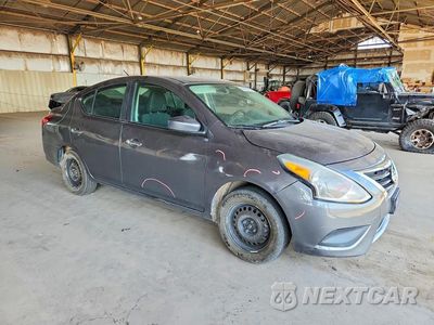 Czwarte zdjęcie samochodu z boku: 2019 NISSAN VERSA SV VIN:3N1CN7AP6KL865034 - miniatura