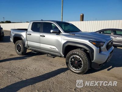 Czwarte zdjęcie samochodu z boku: 2025 TOYOTA TACOMA TRD OFF-ROAD HV VIN:3TYLC5LN1ST049379 - miniatura