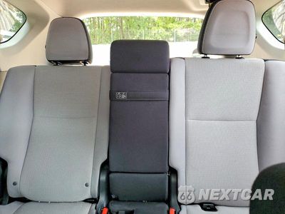 Zdjęcie 10 z 13 samochodu: 2018 TOYOTA RAV4 HYBRID LE VIN:JTMRJREV6JD253377 - miniatura
