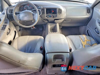 Zdjęcie 8 z 13 samochodu: 2002 FORD EXPEDITION XLT VIN:1FMRU15L52LA33481 - miniatura