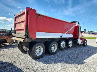 Trzecie zdjęcie samochodu z tyłu: 2018 KENWORTH T880 DUMP TRUCK VIN:1NKZXKTX1JJ200287 - miniatura