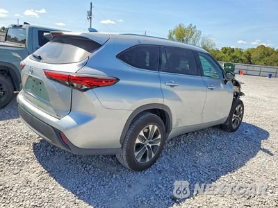 Trzecie zdjęcie samochodu z tyłu: 2021 TOYOTA HIGHLANDER XLE VIN:5TDGZRAH3MS525859 - miniatura