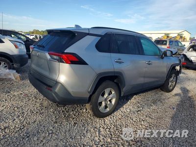 Trzecie zdjęcie samochodu z tyłu: 2021 TOYOTA RAV4 XLE VIN:2T3P1RFV2MW221037 - miniatura