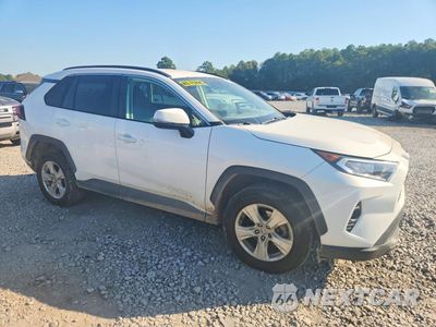 Czwarte zdjęcie samochodu z boku: 2021 TOYOTA RAV4 XLE VIN:2T3P1RFV8MW174564 - miniatura