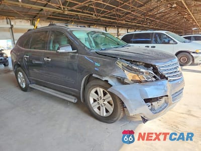 Czwarte zdjęcie samochodu z boku: 2014 CHEVROLET TRAVERSE LT VIN:1GNKRHKD4EJ171145 - miniatura