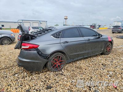 Trzecie zdjęcie samochodu z tyłu: 2020 FORD FUSION S VIN:3FA6P0G70LR162214 - miniatura