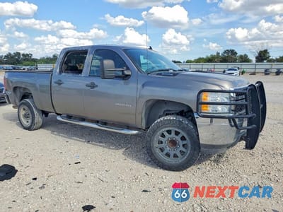 Czwarte zdjęcie samochodu z boku: 2013 CHEVROLET SILVERADO C2500 HEAVY DUTY VIN:1GC1CVCG6DF123063 - miniatura