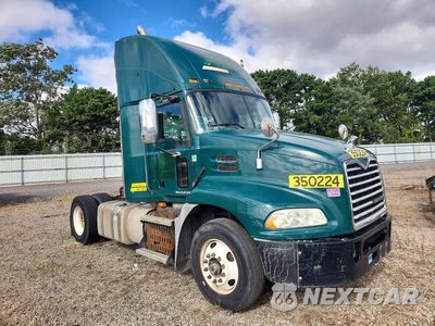 Czwarte zdjęcie samochodu z boku: 2016 MACK 600 CXU600 - SEMI TRUCK VIN:1M1AW01X8GM008459 - miniatura