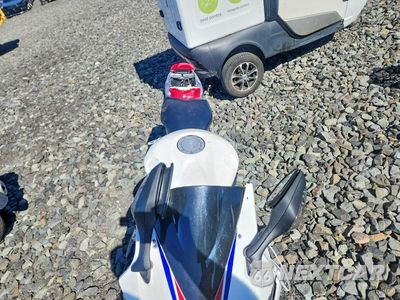 Piąte zdjęcie samochodu w środku: 2012 HONDA CBR1000 RR VIN:JH2SC5946CK400468 - miniatura