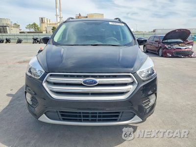 Piąte zdjęcie samochodu w środku: 2018 FORD ESCAPE SE VIN:1FMCU9GDXJUC57963 - miniatura