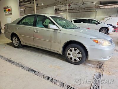 Czwarte zdjęcie samochodu z boku: 2004 TOYOTA CAMRY LE VIN:4T1BE32K34U864142 - miniatura