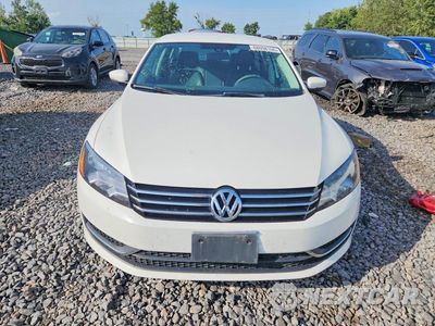 Piąte zdjęcie samochodu w środku: 2014 VOLKSWAGEN PASSAT S VIN:1VWAT7A31EC036778 - miniatura