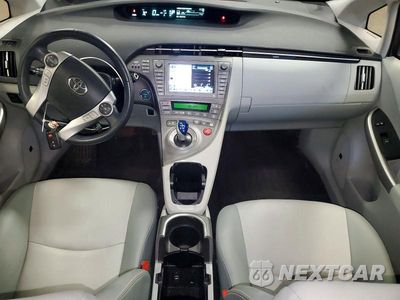 Zdjęcie 8 z 12 samochodu: 2014 TOYOTA PRIUS FIVE VIN:JTDKN3DU8E1783269 - miniatura