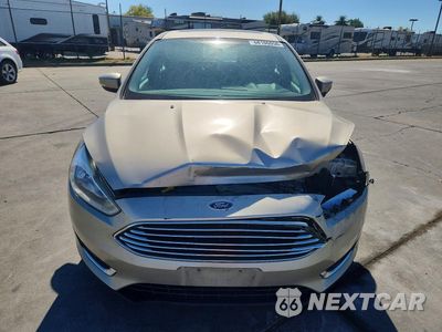 Piąte zdjęcie samochodu w środku: 2018 FORD FOCUS TITANIUM VIN:1FADP3N28JL253338 - miniatura