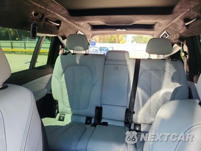 Zdjęcie 10 z 14 samochodu: 2027 BMW X7 XDRIVE40I VIN:5UX23EM03V9541942 - miniatura