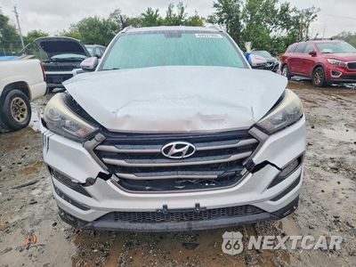 Piąte zdjęcie samochodu w środku: 2016 HYUNDAI TUCSON SE VIN:KM8J3CA47GU067045 - miniatura