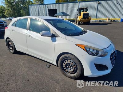 Czwarte zdjęcie samochodu z boku: 2017 HYUNDAI ELANTRA GT BASE VIN:KMHD35LH9HU358690 - miniatura