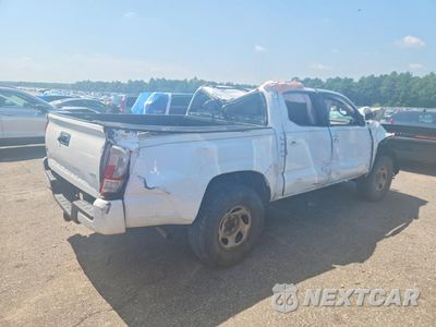 Trzecie zdjęcie samochodu z tyłu: 2017 TOYOTA TACOMA SR V6 VIN:5TFCZ5AN7HX096903 - miniatura