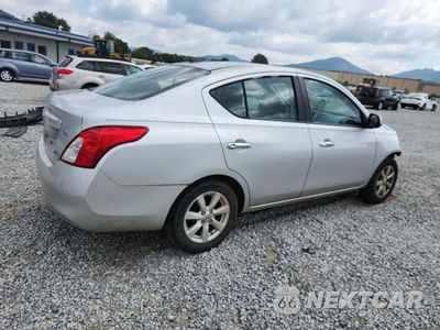 Trzecie zdjęcie samochodu z tyłu: 2012 NISSAN VERSA 1.6 S VIN:3N1CN7AP6CL803070 - miniatura