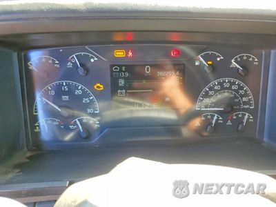 Zdjęcie 9 z 14 samochodu: 2020 VOLVO VNL SEMI TRUCK VIN:4V4NC9EJXLN242311 - miniatura