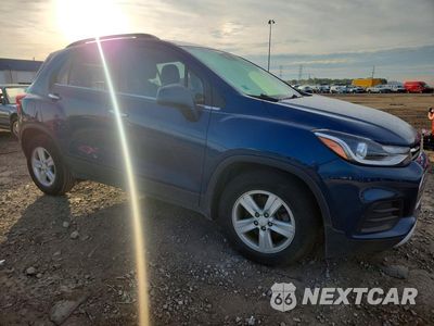 Czwarte zdjęcie samochodu z boku: 2020 CHEVROLET TRAX 1LT VIN:3GNCJLSB4LL300391 - miniatura