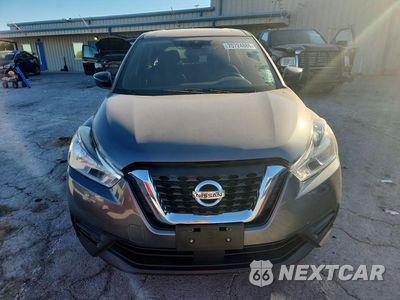 Piąte zdjęcie samochodu w środku: 2020 NISSAN KICKS S VIN:3N1CP5BV5LL573226 - miniatura