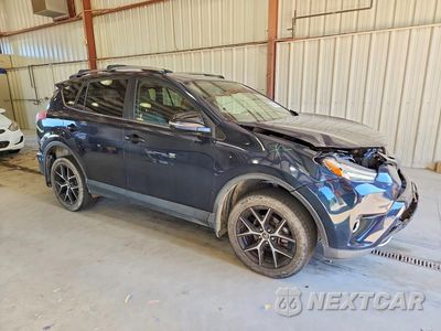 Czwarte zdjęcie samochodu z boku: 2018 TOYOTA RAV4 SE VIN:JTMJFREV3JJ743758 - miniatura