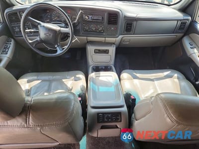 Zdjęcie 8 z 13 samochodu: 2002 CHEVROLET SUBURBAN K1500 VIN:3GNFK16Z02G353800 - miniatura