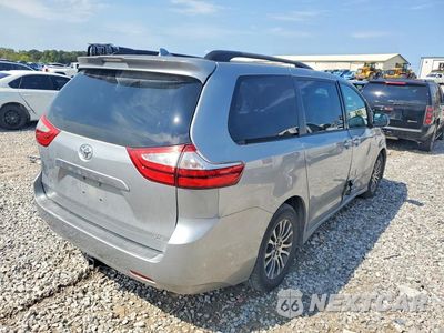 Trzecie zdjęcie samochodu z tyłu: 2018 TOYOTA SIENNA XLE 8-PASSENGER VIN:5TDYZ3DC9JS931786 - miniatura