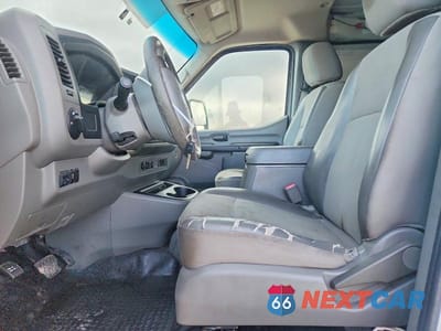 Zdjęcie 7 z 13 samochodu: 2017 NISSAN NV 2500 HD SV VIN:1N6AF0KY4HN808143 - miniatura