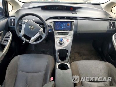 Zdjęcie 8 z 12 samochodu: 2013 TOYOTA PRIUS TWO VIN:JTDKN3DU7D5605053 - miniatura