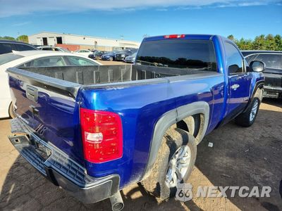 Trzecie zdjęcie samochodu z tyłu: 2013 CHEVROLET SILVERADO K1500 VIN:1GCNKPEX4DZ191664 - miniatura