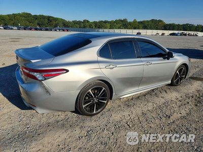 Trzecie zdjęcie samochodu z tyłu: 2018 TOYOTA CAMRY XSE VIN:4T1B61HK8JU511562 - miniatura