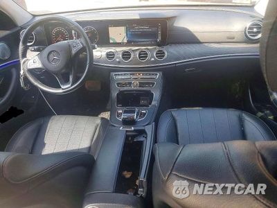 Zdjęcie 8 z 12 samochodu: 2018 MERCEDES-BENZ E 300 4MATIC VIN:WDDZF4KB9JA303937 - miniatura