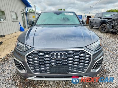 Piąte zdjęcie samochodu w środku: 2021 AUDI Q5 SPORTBACK PREMIUM PLUS VIN:WA15AAFY8M2138637 - miniatura