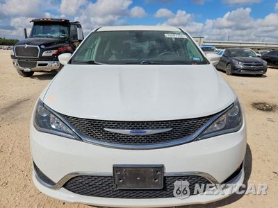 Piąte zdjęcie samochodu w środku: 2019 CHRYSLER PACIFICA TOURING PLUS VIN:2C4RC1FGXKR526623 - miniatura