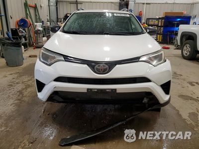 Piąte zdjęcie samochodu w środku: 2018 TOYOTA RAV4 LE VIN:JTMBFREV8JJ741296 - miniatura