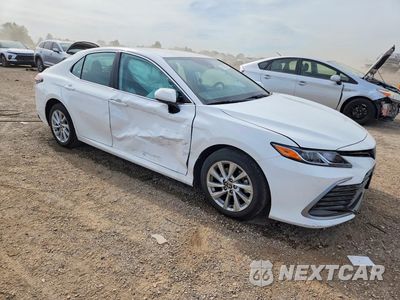 Czwarte zdjęcie samochodu z boku: 2023 TOYOTA CAMRY LE VIN:4T1C11AK1PU769816 - miniatura