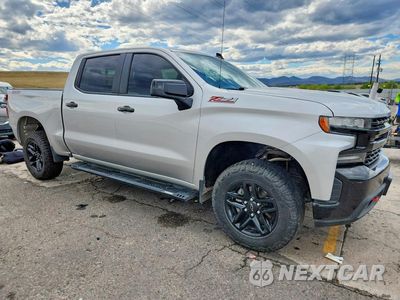 Czwarte zdjęcie samochodu z boku: 2019 CHEVROLET SILVERADO K1500 LT TRAIL BOSS VIN:3GCPYFED0KG105304 - miniatura