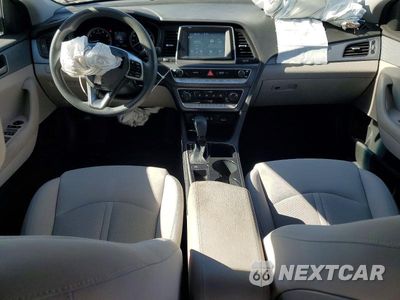 Zdjęcie 8 z 12 samochodu: 2019 HYUNDAI SONATA SE VIN:5NPE24AF7KH818020 - miniatura