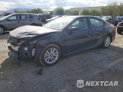 2025 TOYOTA CAMRY LE 4T1DAACKXSU562335 - główne zdjęcie licytacji z USA - miniatura
